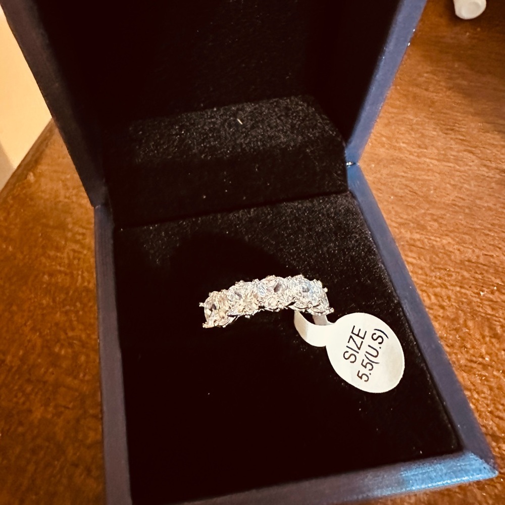 Elegant Silver Women's Ring